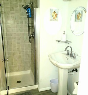 Ducha y bañera combinadas y toallas
