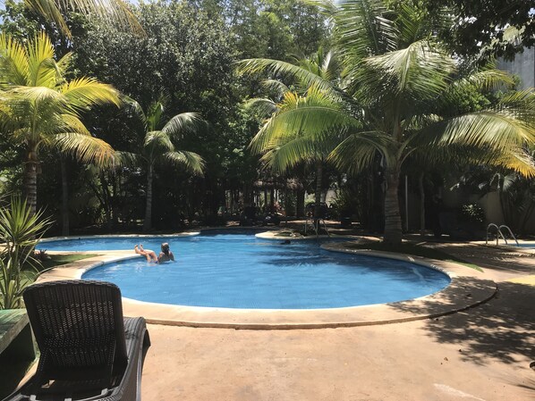 حمّام سباحة خارجي