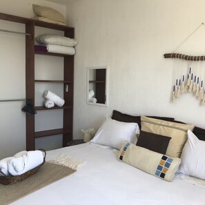5 bedrooms, iron/ironing board, WiFi, bed sheets