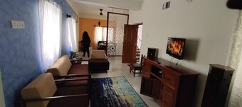 Luxurious 3 BHK apartment in french quarter close to promenade beach(6 guests)