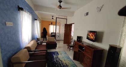 Lujoso apartamento de 3 BHK en el barrio francés cerca del paseo marítimo (6 personas)
