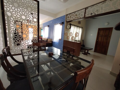 Luxurious 3 BHK apartment in french quarter close to promenade beach(6 guests)
