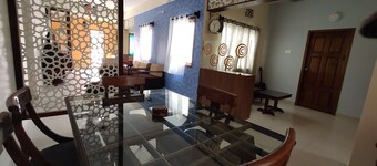 Luxurious 3 BHK apartment in french quarter close to promenade beach(6 guests)