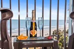 Outdoor dining - Marvelous Oceanview Suite/Dogs OK! (Myrtle Beach)