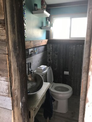 Haartrockner, Handtücher, Toilettenpapier