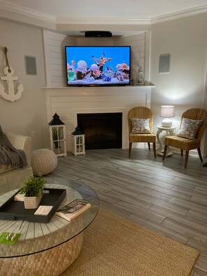 Smart TV, fireplace
