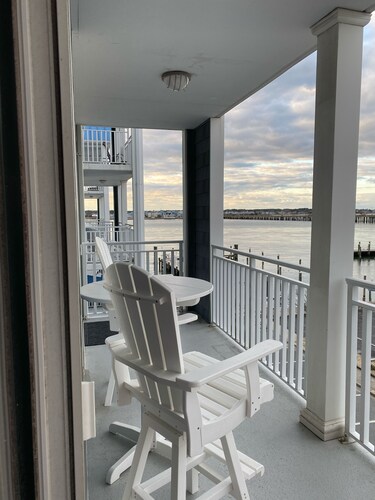 Spacious Waterfront Condo - Walk to Beach + Boardwalk - Sleeps 10–12