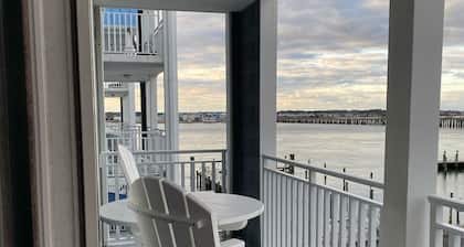 Spacious Waterfront Condo - Walk to Beach + Boardwalk - Sleeps 10–12