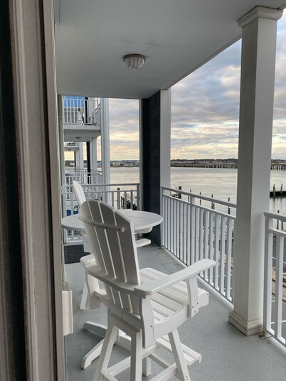 Spacious Waterfront Condo - Walk to Beach + Boardwalk - Sleeps 10–12