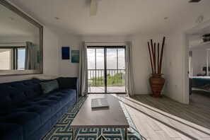 Smart TV, books - Chic Waterfront Condo in Cape Canaveral - 5 min from the beach! (Cape Canaveral)