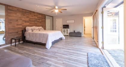 2300 SQFT 3 bed /2.5bath Long-Term Private Pool Oasis