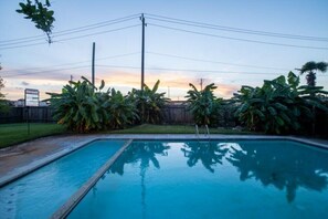 حمّام سباحة خارجي