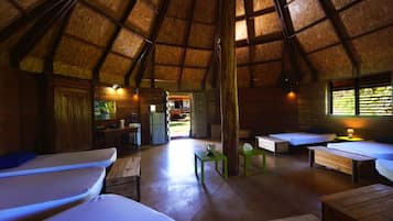 Traditional Hut for 8 people, Shared Bathroom | Free WiFi, bed sheets