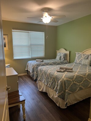 2 habitaciones, tabla de planchar con plancha y wifi gratis 