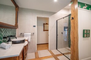 Bathtub, hair dryer