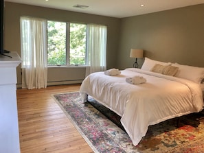 4 camere, una scrivania, ferro/asse da stiro, culla da viaggio