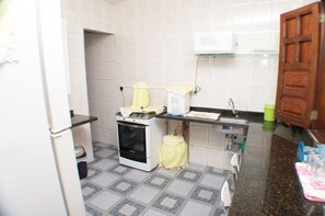 Private kitchen - HOUSE ON FRENCH BEACH (Praia do Francês)