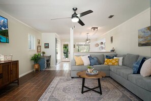 TV, fireplace - Lake Dunlap Luxury*Inground Pool*Accommodates 18*Separate Casita (New Braunfels)