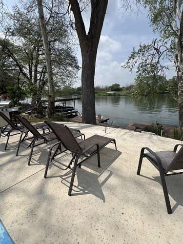 Lake Dunlap Luxury*Inground Pool*Accommodates 18*Separate Casita