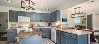 New Braunfels Dream House w / Back Porch Oasis