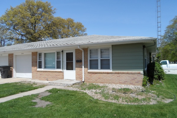 2 Bedroom, 1 bath duplex