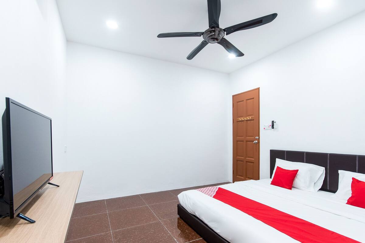 Habitació doble estàndard, 1 llit de matrimoni gran | Wifi gratuïta i roba de llit 