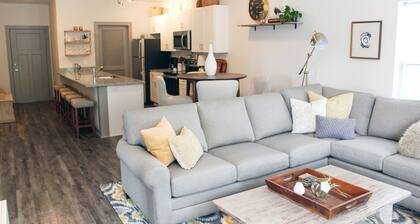 209 LUXURY DOWNTOWN 2BED/2BA CONDO, sleeps 6!