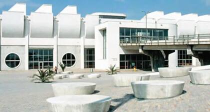 15min Airport, High Wi-Fi, hot water & 24/7 sec