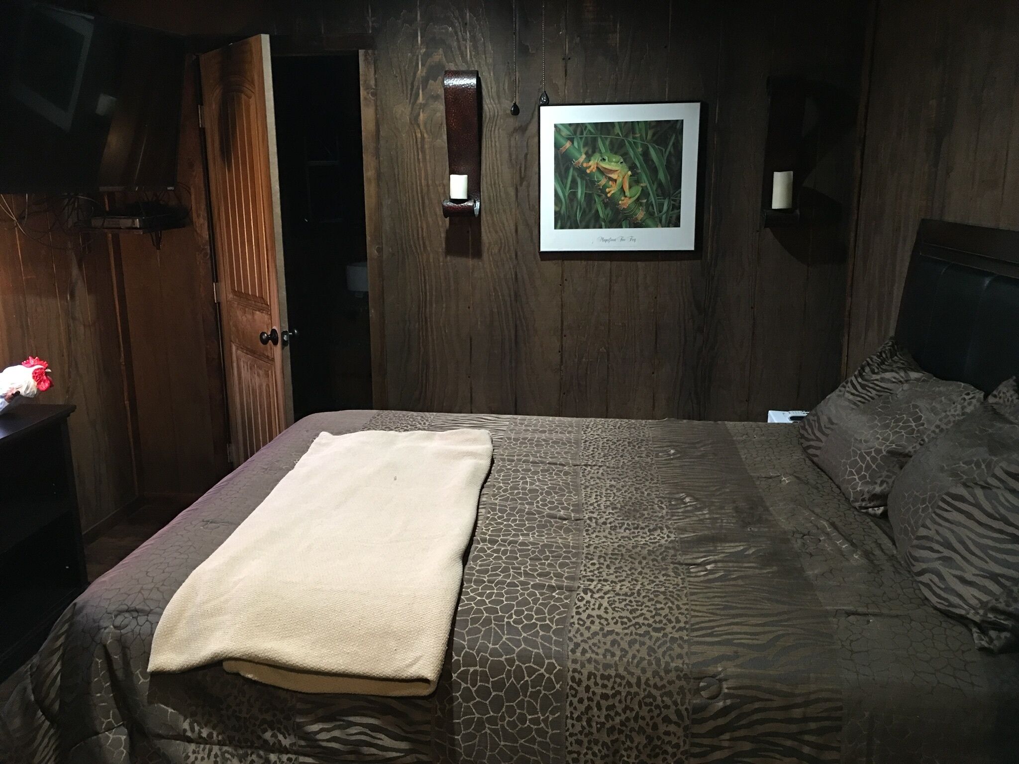 1 bedroom, in-room safe, iron/ironing board, free WiFi