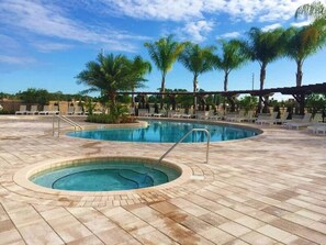 A heated pool - Lovely Townhouse in a resort located less than 10 minutes from Disney complex. (Kissimmee)
