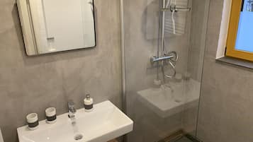 Combined shower/tub, hair dryer, towels, toilet paper