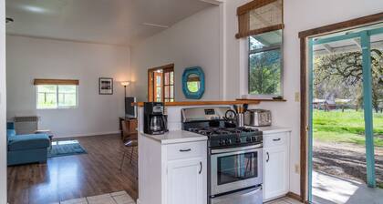 Brown Thorn cottage & Ranch