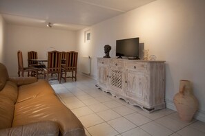 TV - Private House - Landin Castle (LE LANDIN)