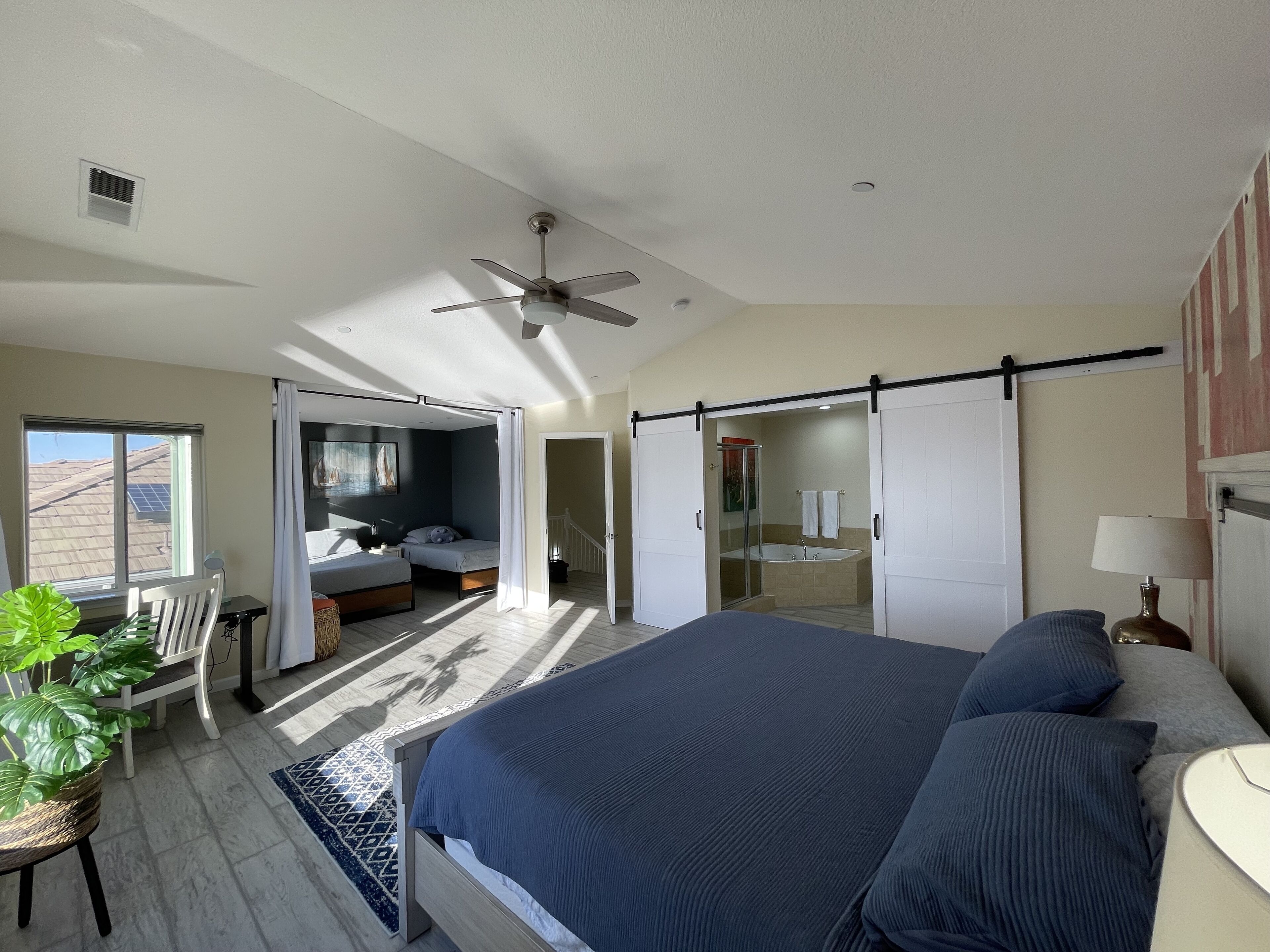 5 habitaciones, tabla de planchar con plancha y wifi gratis 