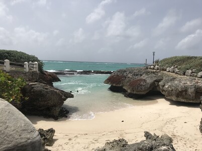 3 Bedroom, 2 bath Villa with private pool, 1 external pool shower and ocean view