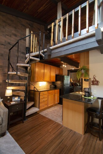 Great location! Perfect for traveling medical professional or corporate housing