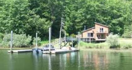 Paratiisimökki Tenmile-järvellä