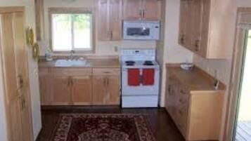 KĂŒhlschrank, Mikrowelle, Ofen, Herdplatte