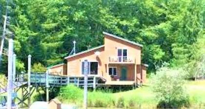 Paradise Cabin on Tenmile Lake
