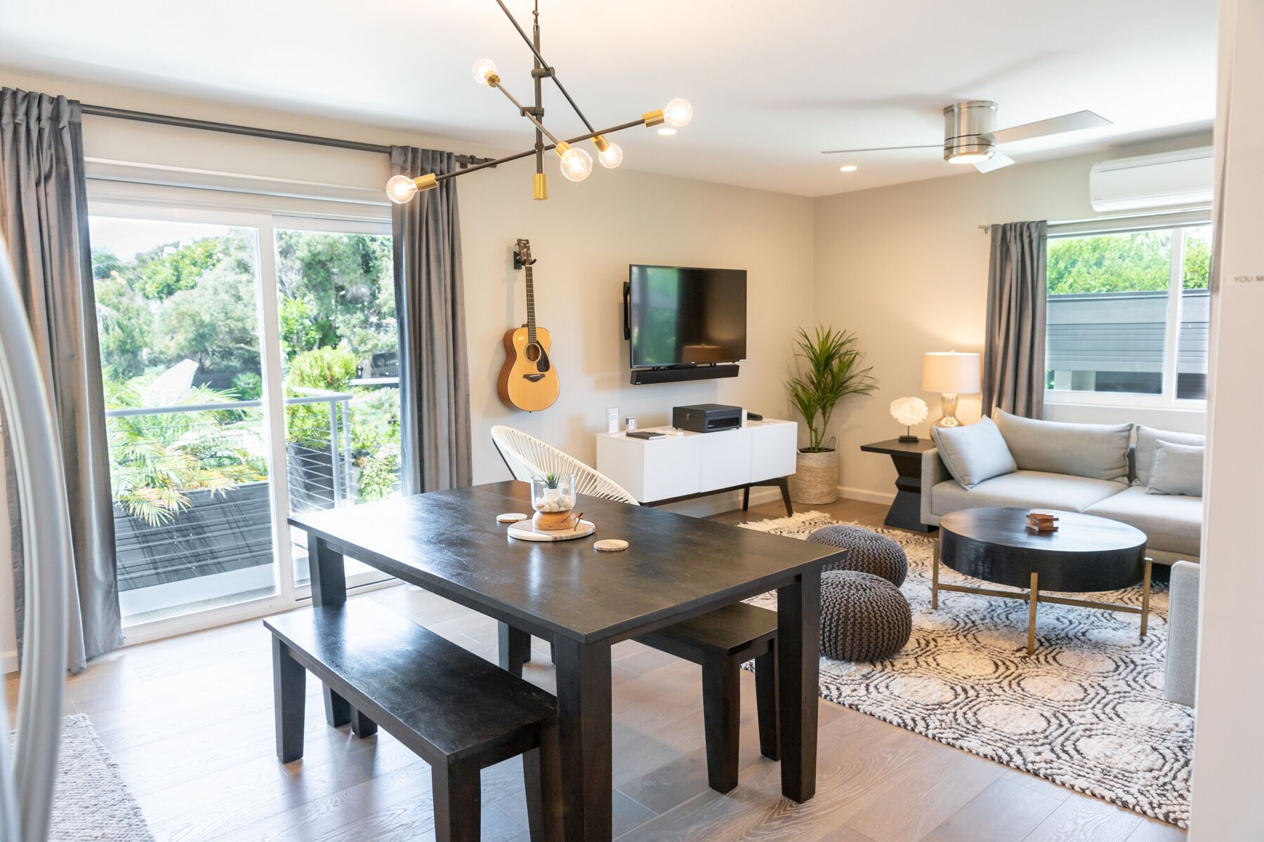 Pristine Beach Apt Private Deck and King Suite