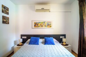 3 chambres, fer et planche à repasser, Wi-Fi, draps fournis