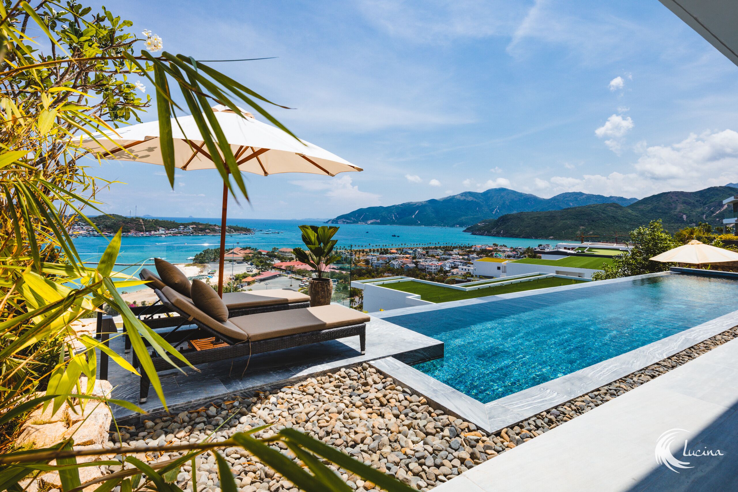 Outdoor pool, an infinity pool