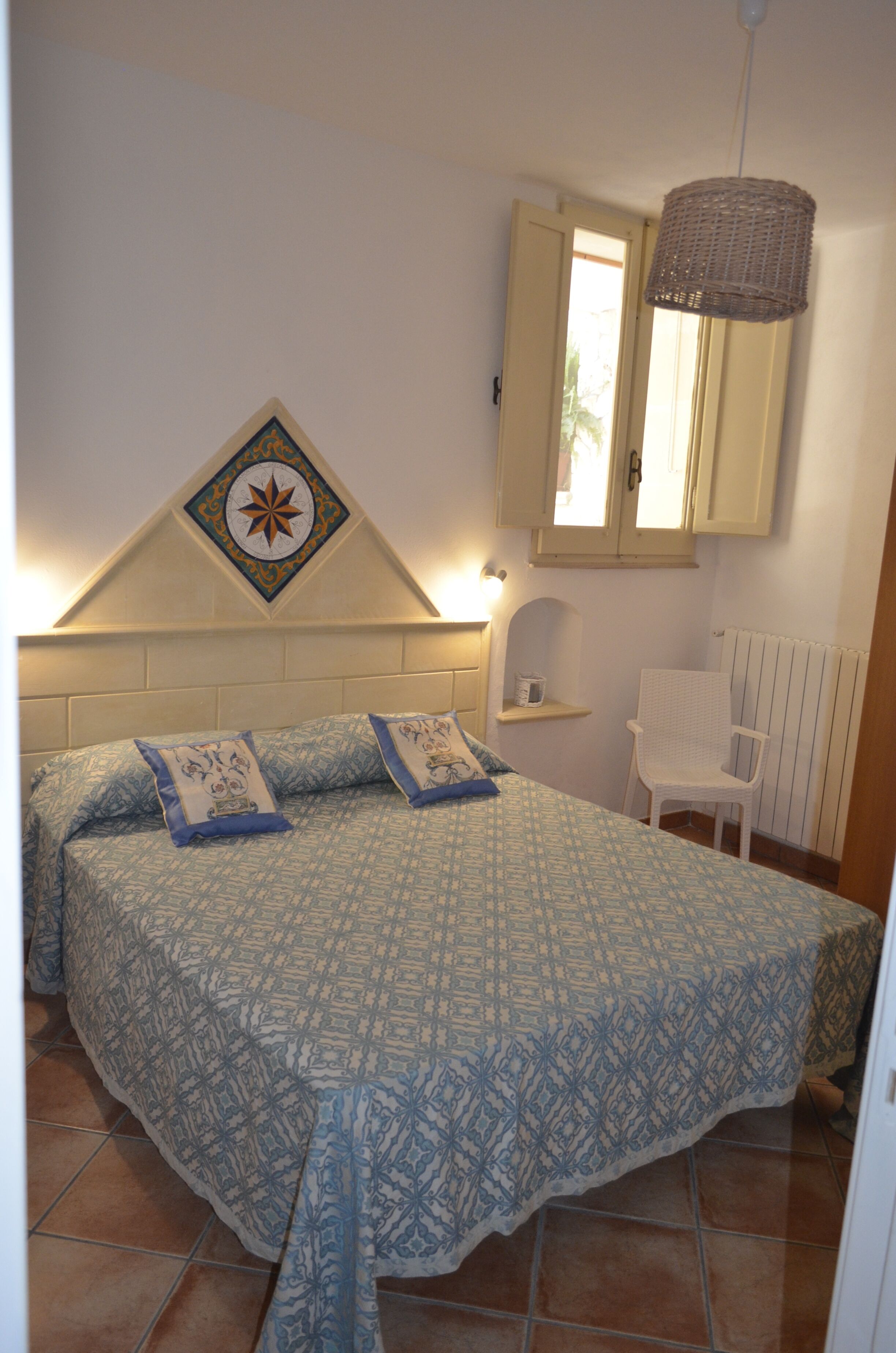 2 habitaciones, tabla de planchar con plancha, cuna de viaje y wifi 