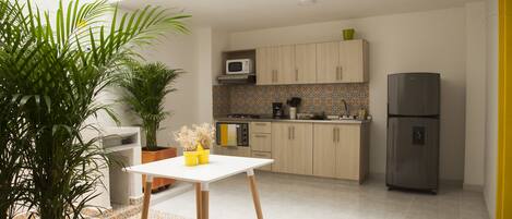 Frigorifero, microonde, forno, macchina per tè/caffè