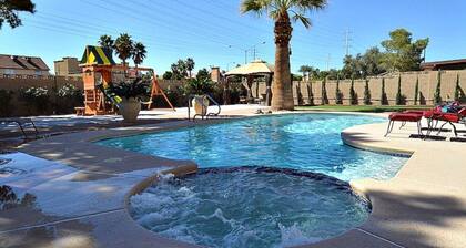 4BD. 3BA.POOL/JACUZZI/MGOLF/POOL TABLE/ PING PONG/ POKER/ BAR/FREE PARKING &WIFI