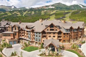 Exterior - REDUCED Ski in/Ski out at Breckenridge in March! (Luxury Resort- Sleeps 8) (Breckenridge)