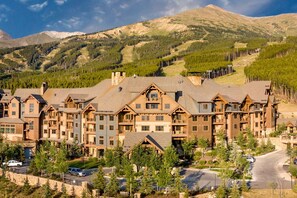 Exterior - REDUCED Ski in/Ski out at Breckenridge in March! (Luxury Resort- Sleeps 8) (Breckenridge)