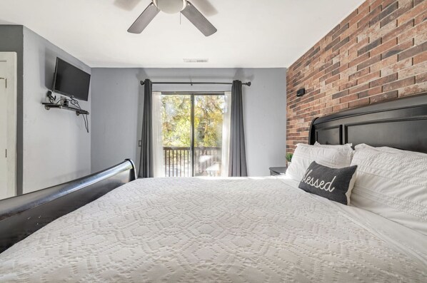 2 Schlafzimmer, Schreibtisch, Bügeleisen/Bügelbrett, kostenloses WLAN