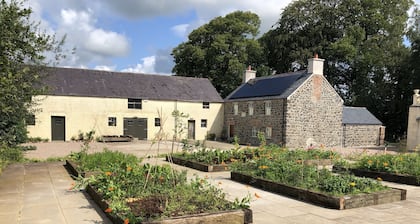 5 Star Coachmans cottage. Built in the mid 18th Century.
