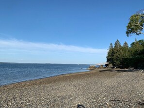 On the beach - Oceanfront Cottage & Guest House, Private Beach, 3 Miles to Acadia National Park (Bar Harbor)